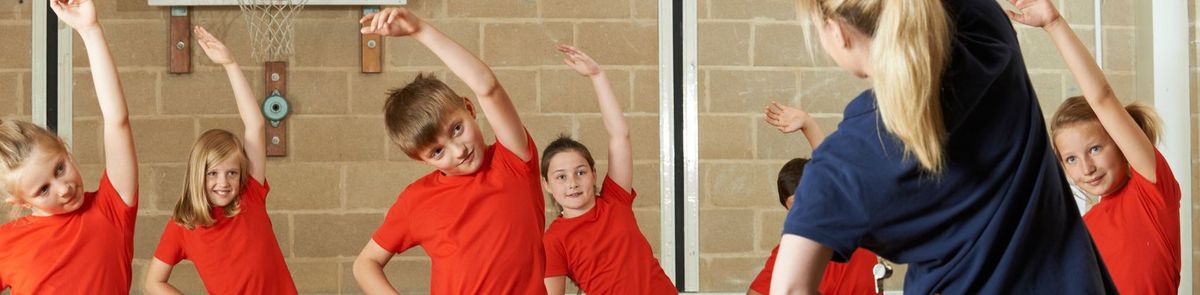 Kindergruppe beim Sporttreiben